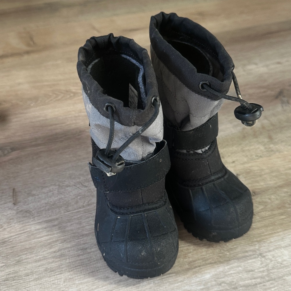 Colombia Snow Black and Gray Winter Boots